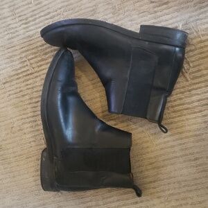 Everlane Black Chealse Ankle Boots